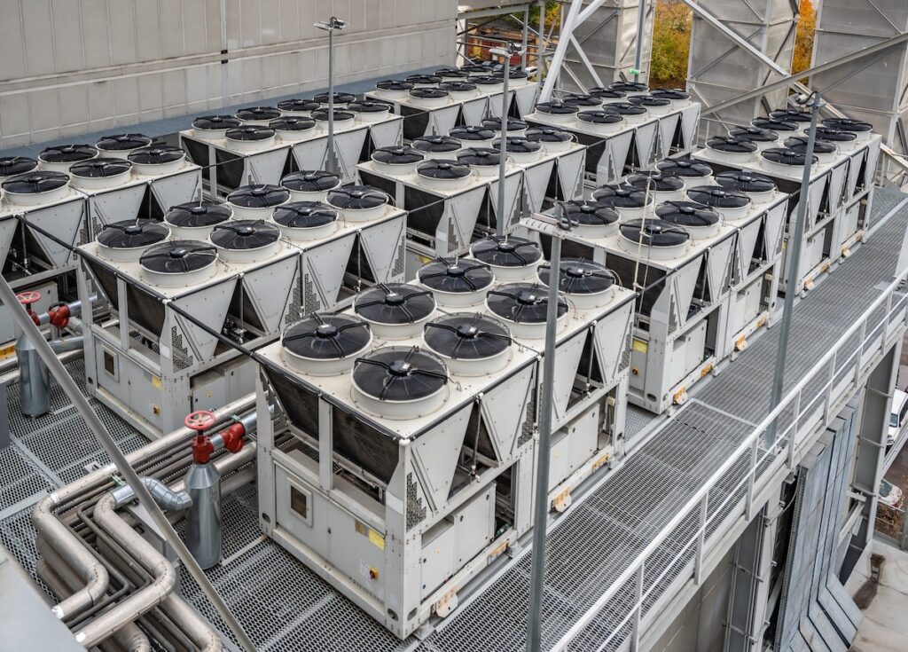 Multiple air cooled water chillers installation