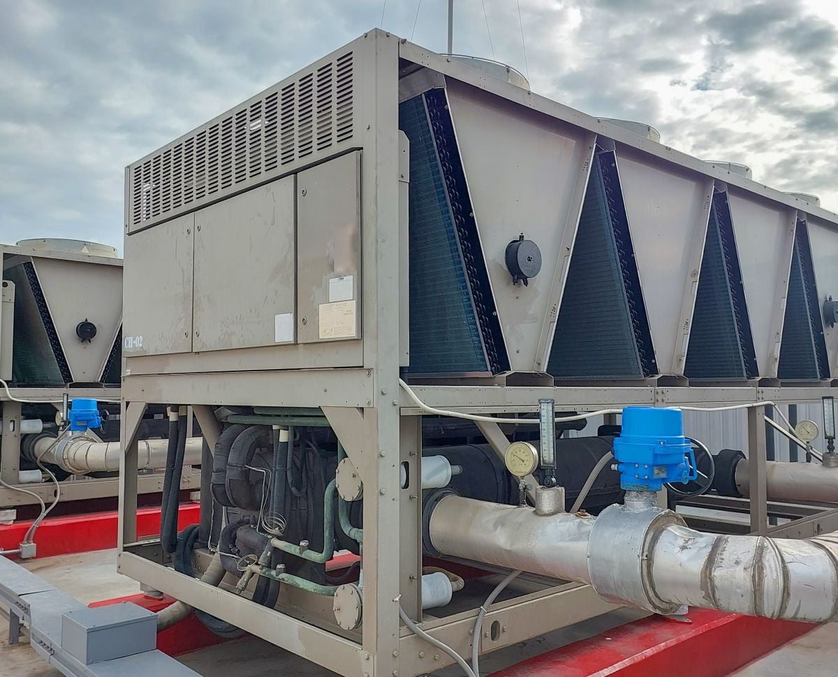 Sets of cooling towers